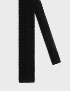 Cravate en maille de soie noire