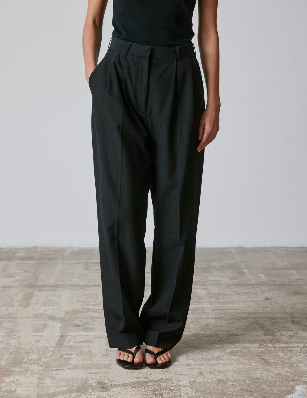 Pantalon de costume Nelly en laine vierge noire
