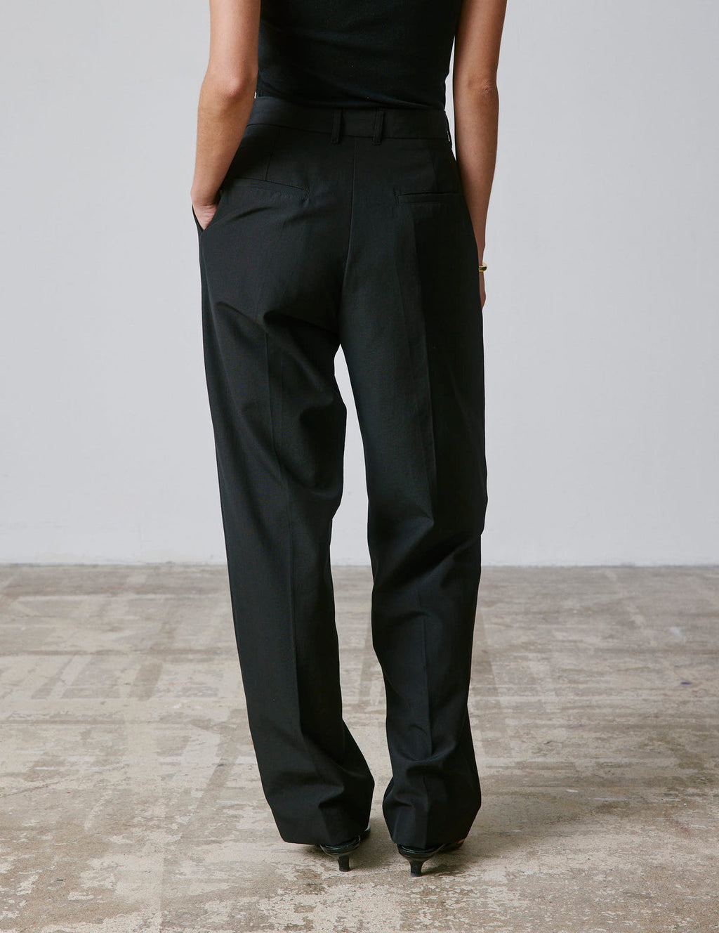Pantalon de costume Nelly en laine vierge noire