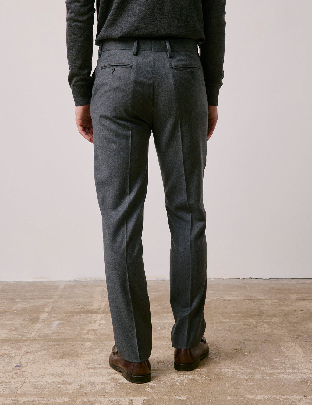 Pantalon de costume Greyson en laine vierge grise