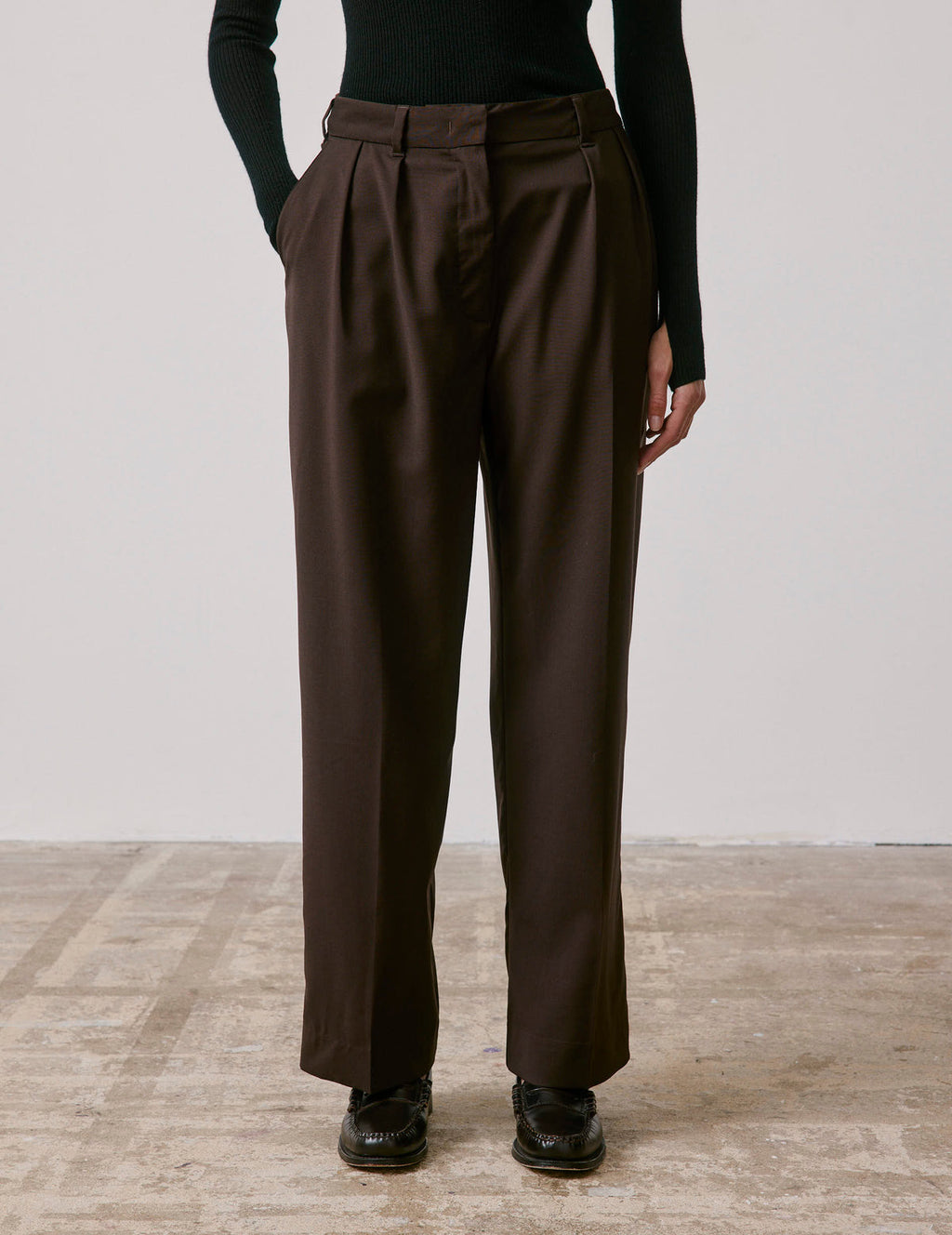 Pantalon de tailleur Lyzie en laine vierge marron